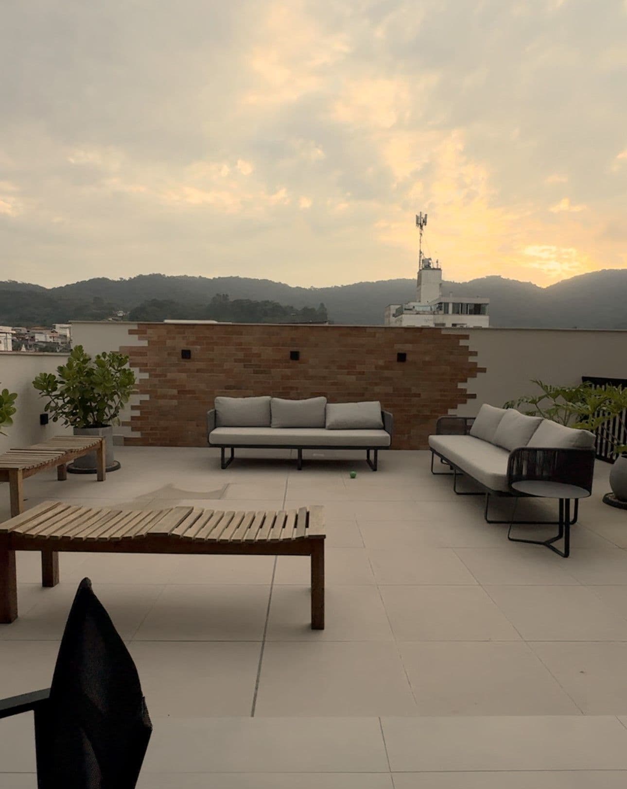 AZAMOR RESIDENCIA, Nações, Balneário Camboriú/SC — foto 2 de 2