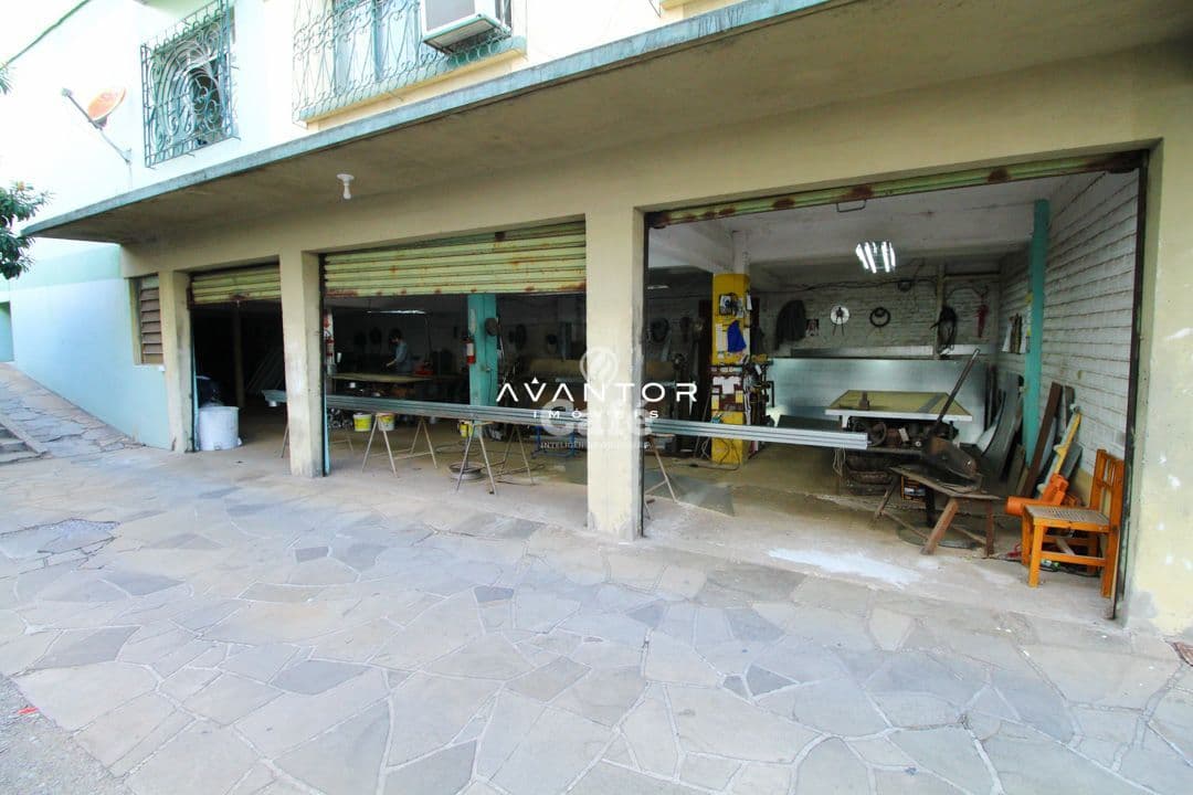 Garagem com área de serviço — Loja com 1 sala à venda no Edifício Santo Antônio, em Centro, Santa Maria/RS