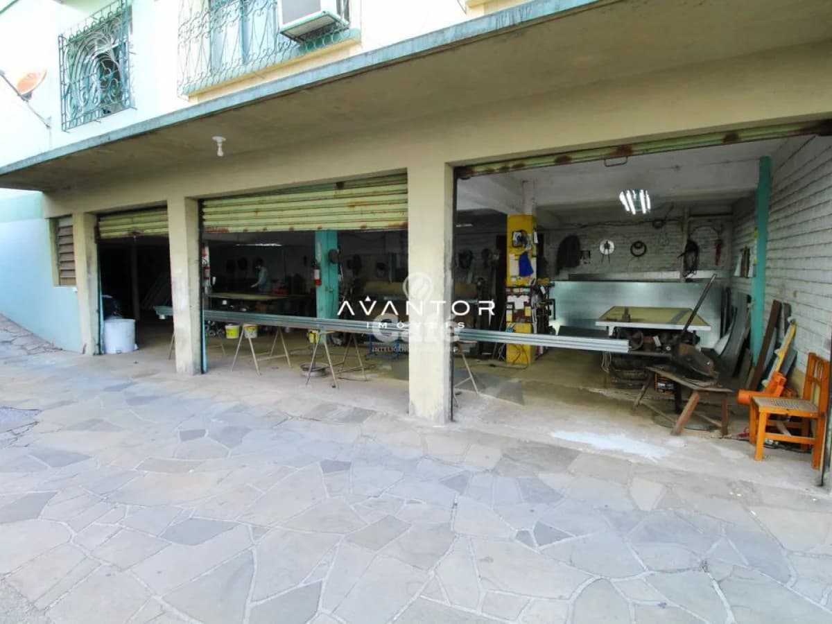 Garagem com área de serviço — Loja com 1 sala à venda no Edifício Santo Antônio, em Centro, Santa Maria/RS