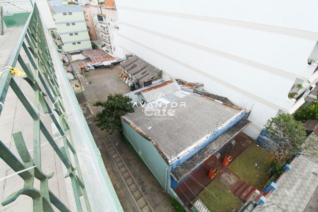Vista aérea do pátio e entorno do imóvel — Terreno à venda em Centro, Santa Maria/RS