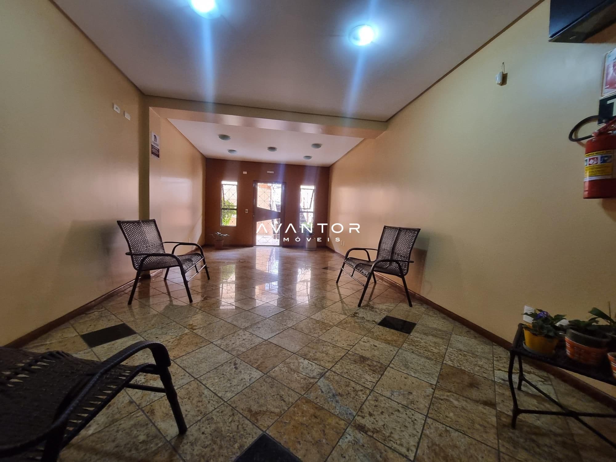 Hall de entrada com piso em cerâmica — Apartamento com 3 quartos à venda em Nossa Senhora de Lourdes, Santa Maria/RS