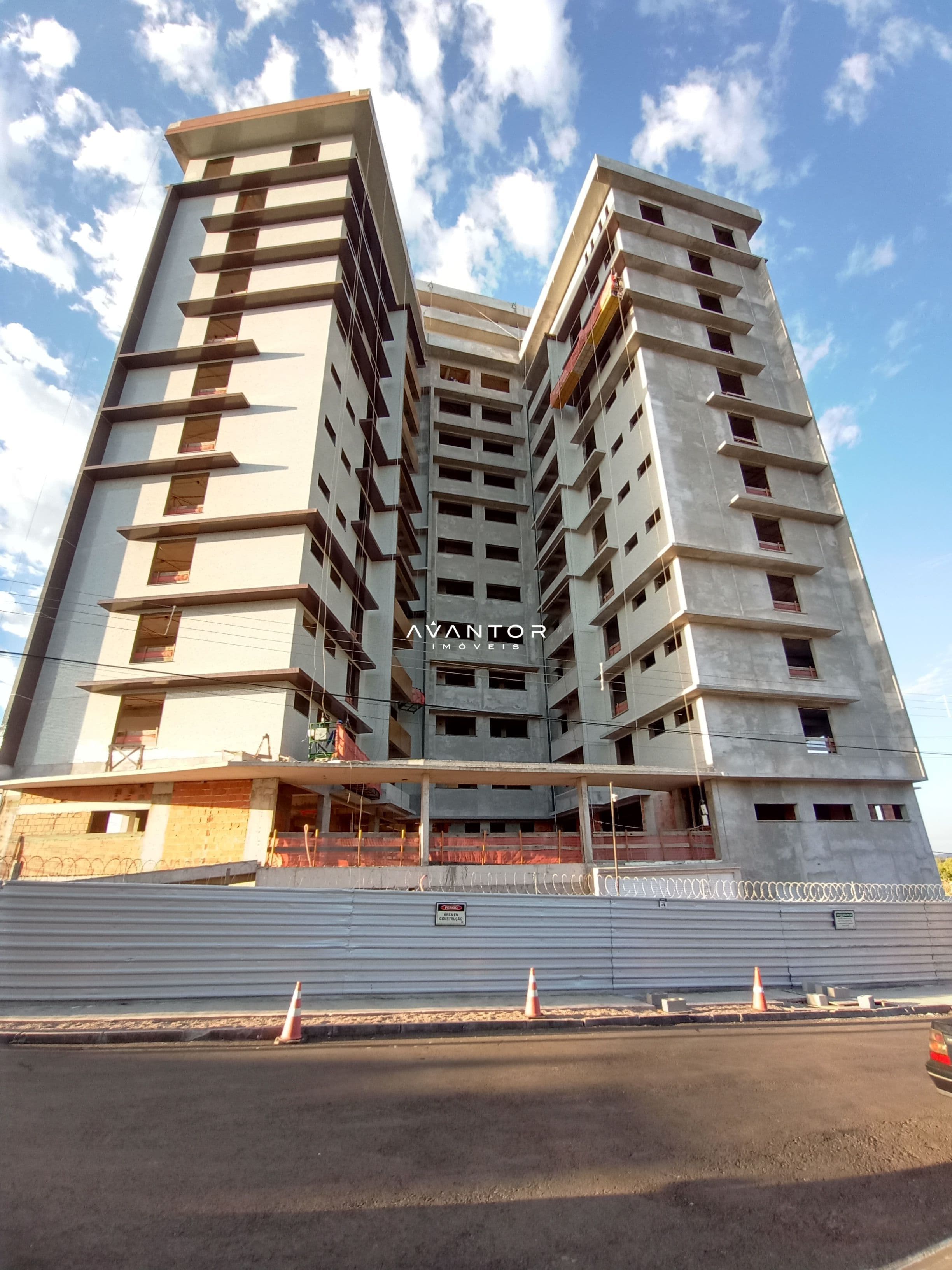 Residencial Fiorello amplo apartamento com 3 suíte, 3 garagens, alto padrão em Santa Maria — Apartamento com 3 quartos à venda em Km 3, Santa Maria/RS