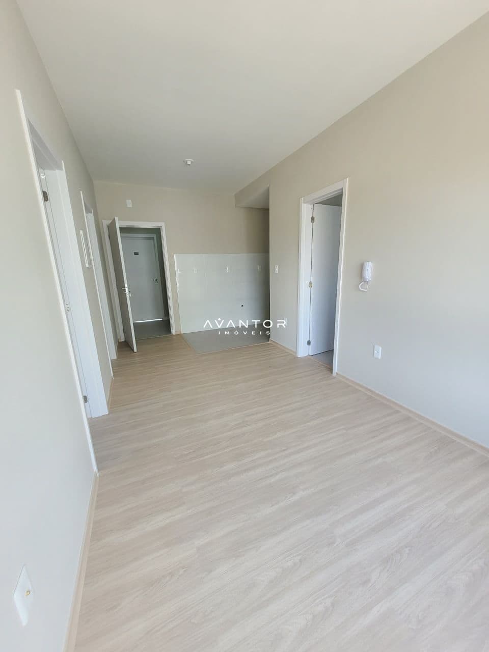 Hall de entrada com múltiplas portas — Apartamento com 2 quartos à venda em Camobi, Santa Maria/RS