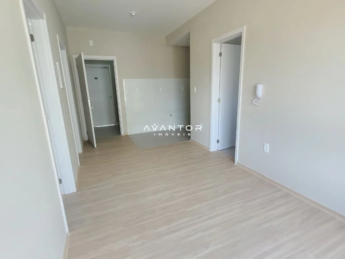 Hall de entrada com múltiplas portas — Apartamento com 2 quartos à venda em Camobi, Santa Maria/RS