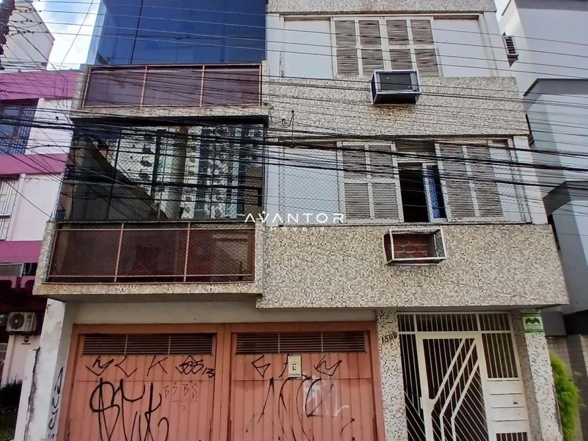 Fachada do prédio com sacadas — Edifício Lyon, Centro, Santa Maria/RS