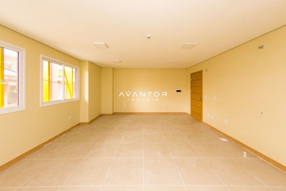 Sala de estar com piso cerâmico — Sala Comercial com 1 sala à venda no Residencial Espírito Santo, em Centro, Santa Maria/RS