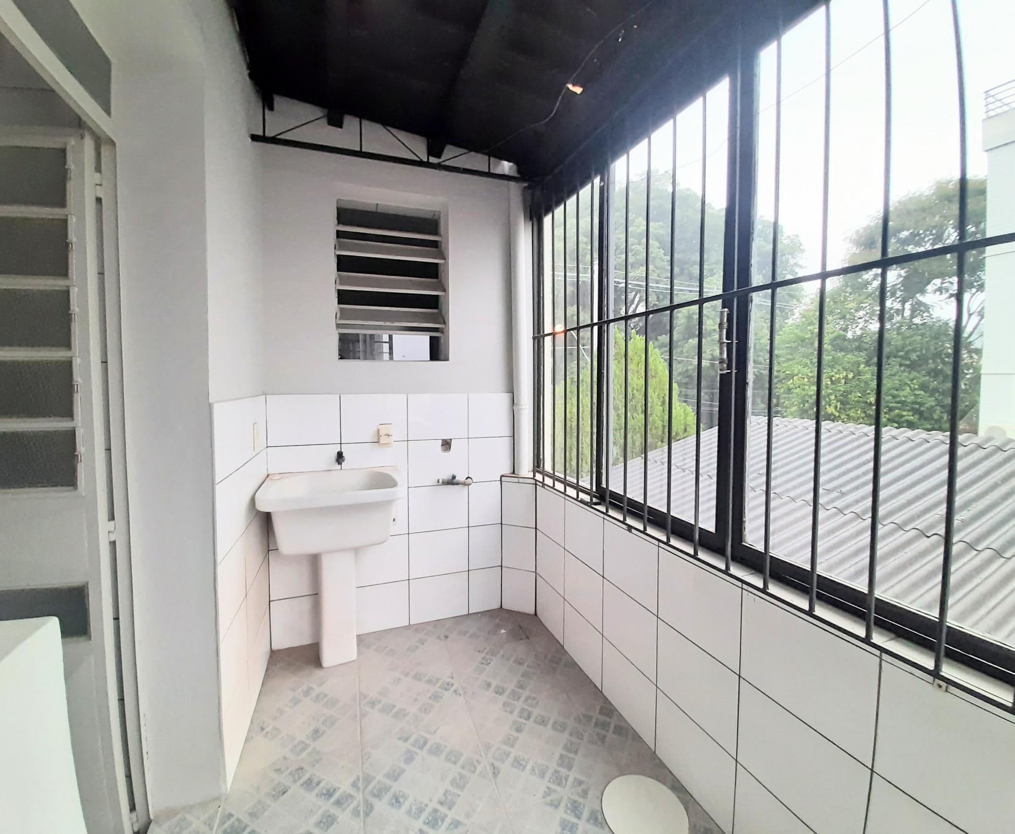 Apto 3 dormitórios, 2 banheiros, garagem, no centro — Apartamento com 3 quartos para alugar em Centro, Santa Maria/RS