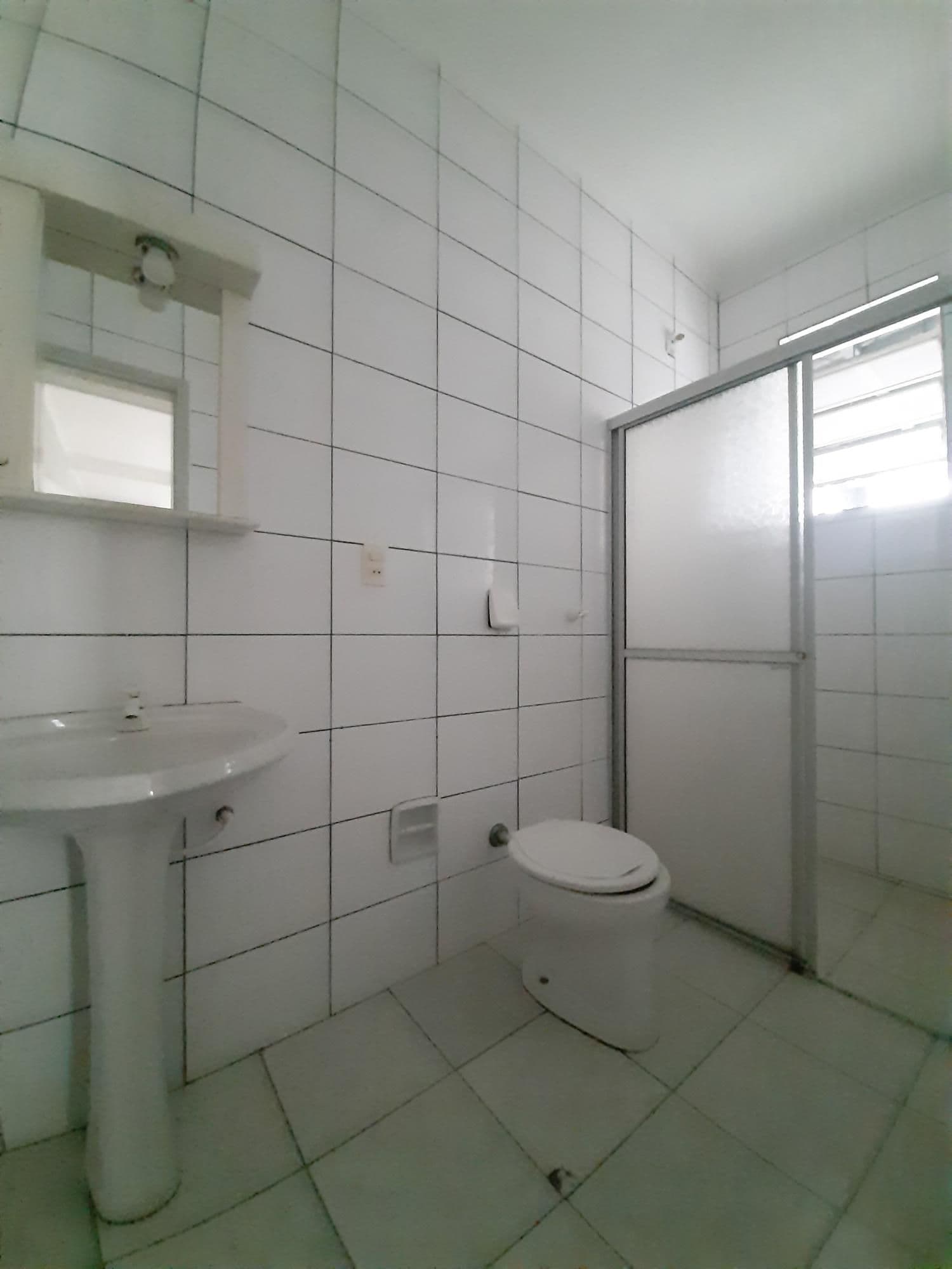 Apto 3 dormitórios, 2 banheiros, garagem, no centro — Apartamento com 3 quartos para alugar em Centro, Santa Maria/RS