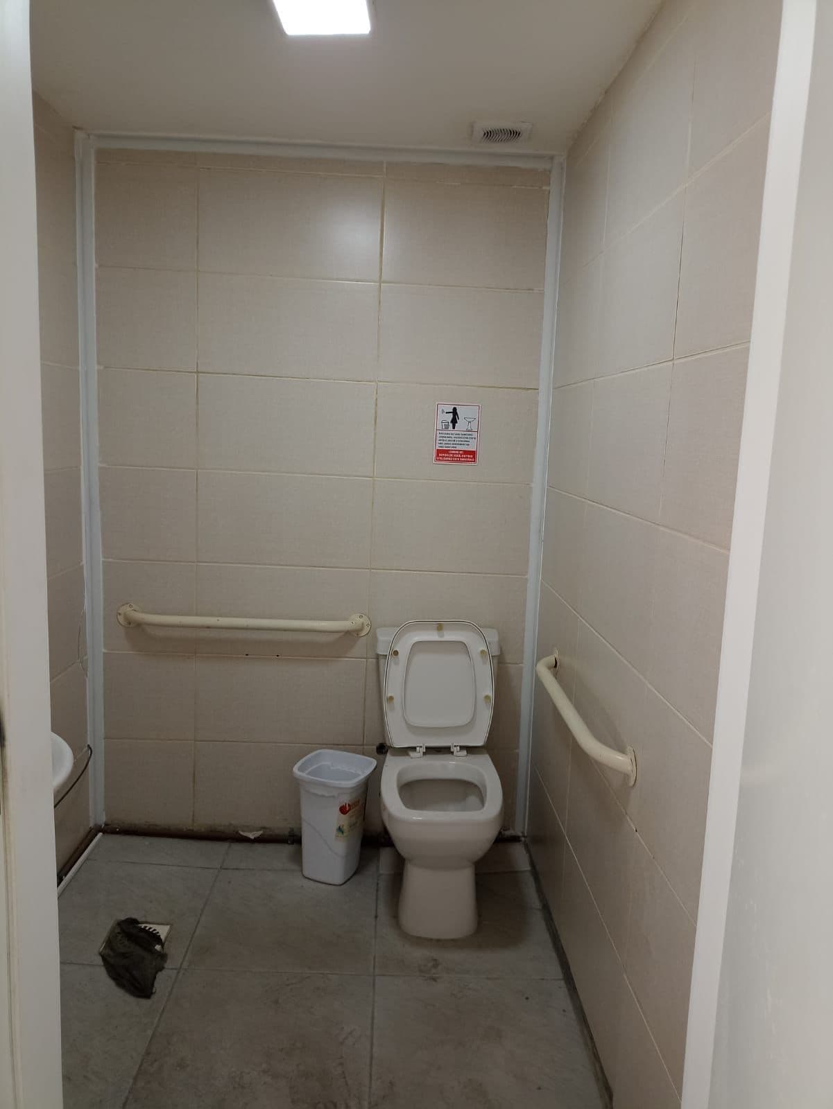 Loja Comercial Ampla De 330 m² Para Locação — Sala Comercial com 1 sala para alugar em Menino Jesus, Santa Maria/RS