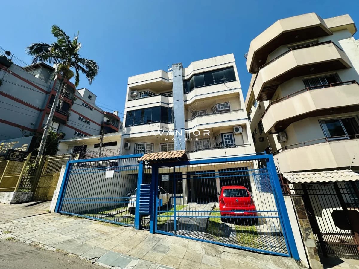 Fachada do prédio com garagem — Edificio Luciano da Fontoura, Menino Jesus, Santa Maria/RS
