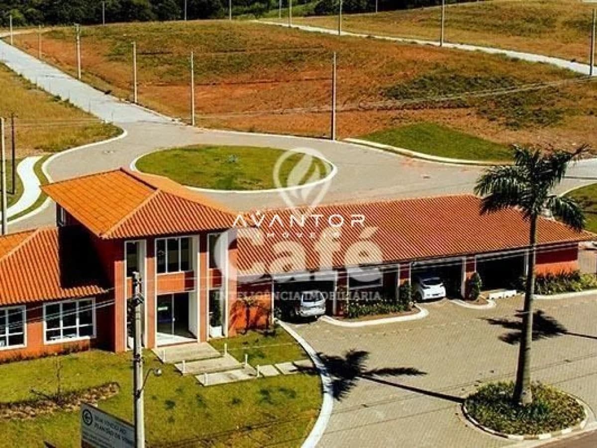 Fachada do prédio com cobertura laranja — Terreno à venda no Residencial Real Park, em Tomazetti, Santa Maria/RS