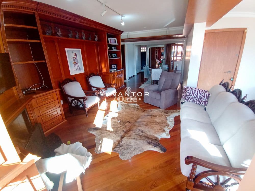 Lindo apartamento 3 dormitórios, sendo um suíte e closet, sala 3 ambientes com lareira, ár — Apartamento com 4 quartos à venda em Nossa Senhora de Fátima, Santa Maria/RS
