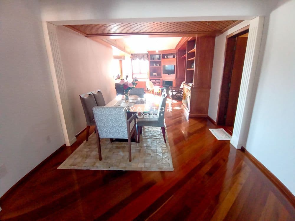 Lindo apartamento 3 dormitórios, sendo um suíte e closet, sala 3 ambientes com lareira, ár — Apartamento com 4 quartos à venda em Nossa Senhora de Fátima, Santa Maria/RS