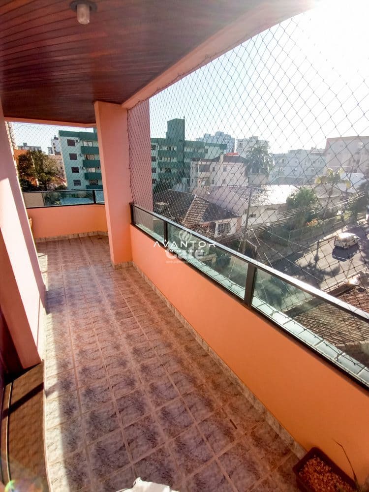 Lindo apartamento 3 dormitórios, sendo um suíte e closet, sala 3 ambientes com lareira, ár — Apartamento com 4 quartos à venda em Nossa Senhora de Fátima, Santa Maria/RS