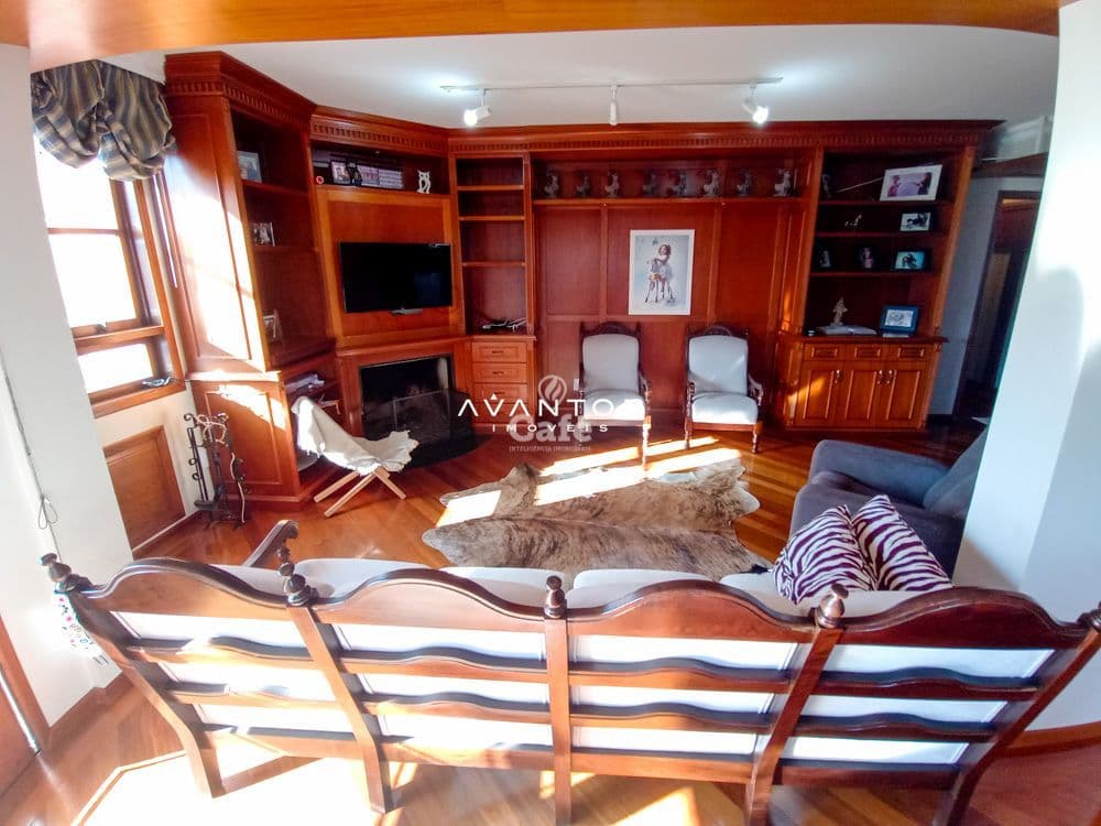 Lindo apartamento 3 dormitórios, sendo um suíte e closet, sala 3 ambientes com lareira, ár — Apartamento com 4 quartos à venda em Nossa Senhora de Fátima, Santa Maria/RS