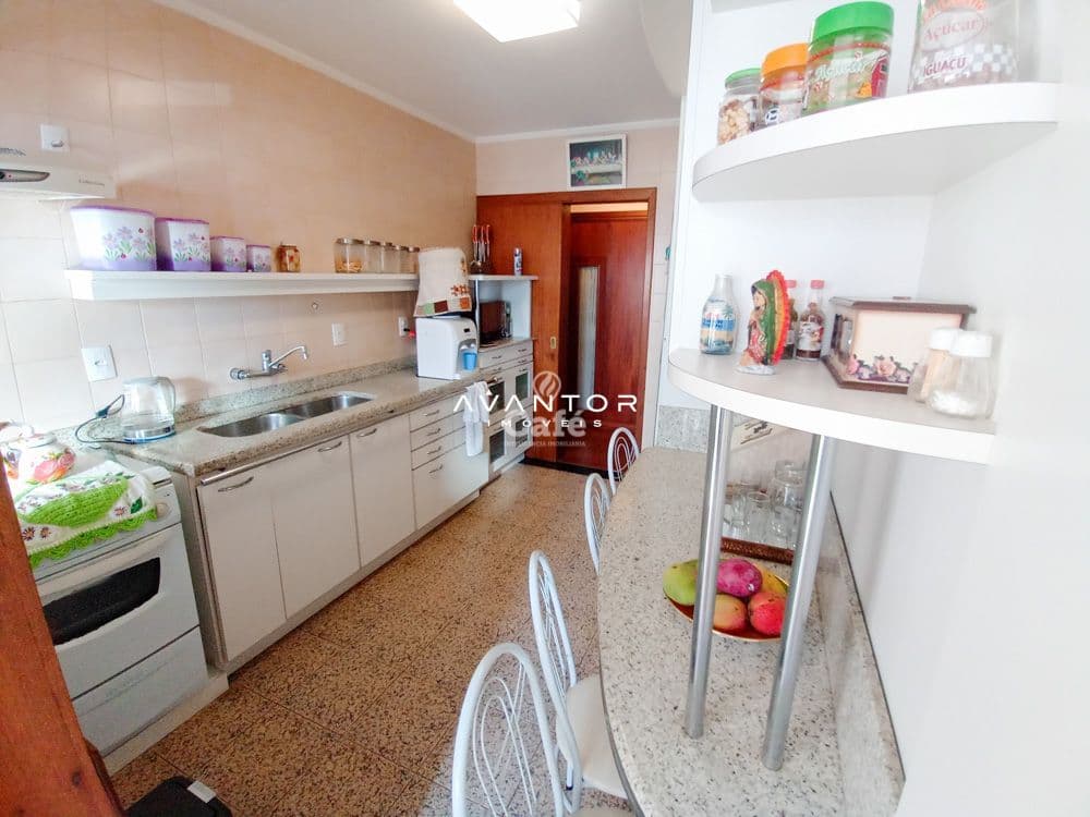 Lindo apartamento 3 dormitórios, sendo um suíte e closet, sala 3 ambientes com lareira, ár — Apartamento com 4 quartos à venda em Nossa Senhora de Fátima, Santa Maria/RS