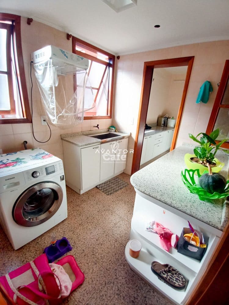 Lindo apartamento 3 dormitórios, sendo um suíte e closet, sala 3 ambientes com lareira, ár — Apartamento com 4 quartos à venda em Nossa Senhora de Fátima, Santa Maria/RS