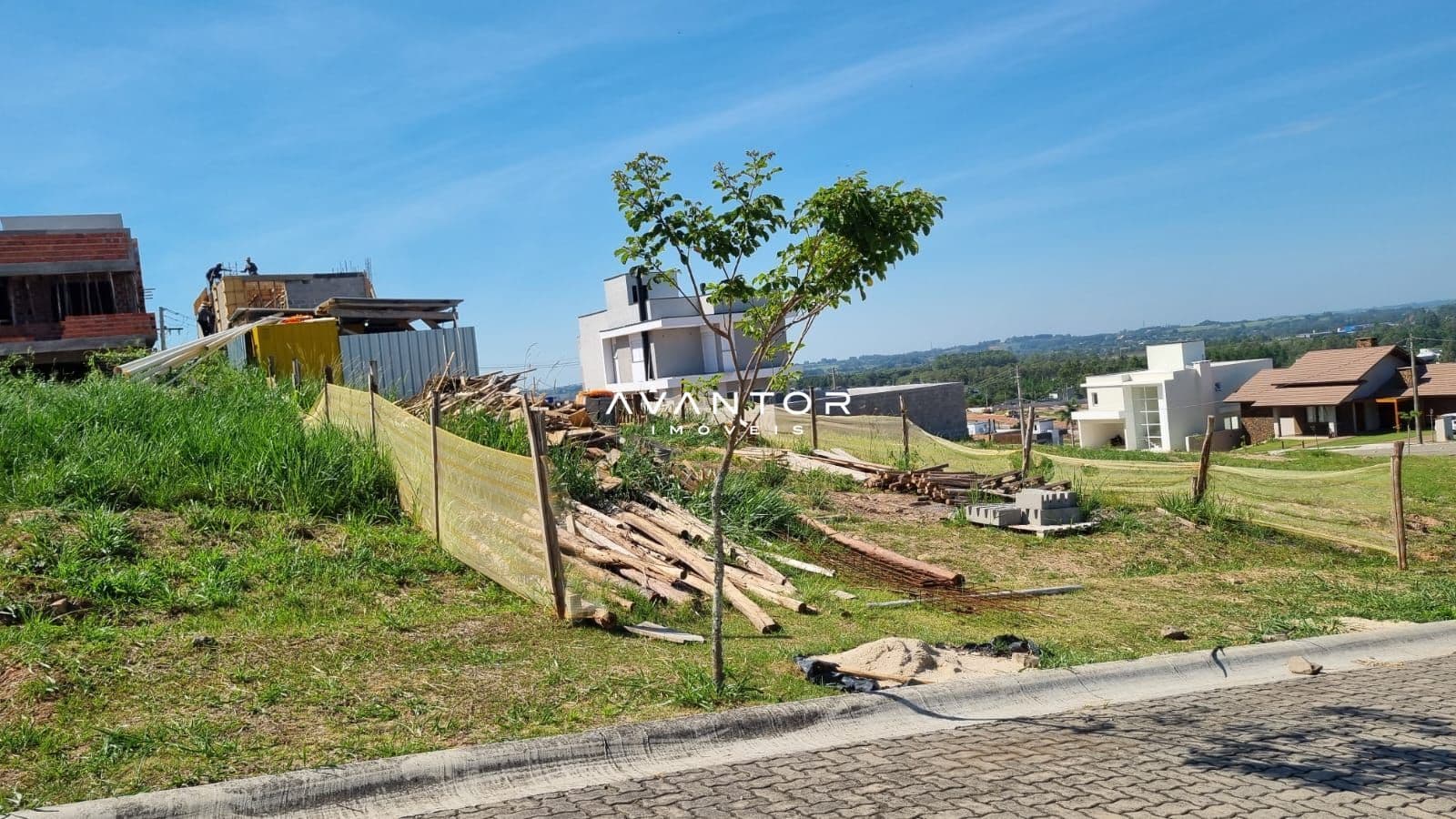 Terreno à venda no Residencial Real Park, em Tomazetti, Santa Maria/RS — foto 2 de 14