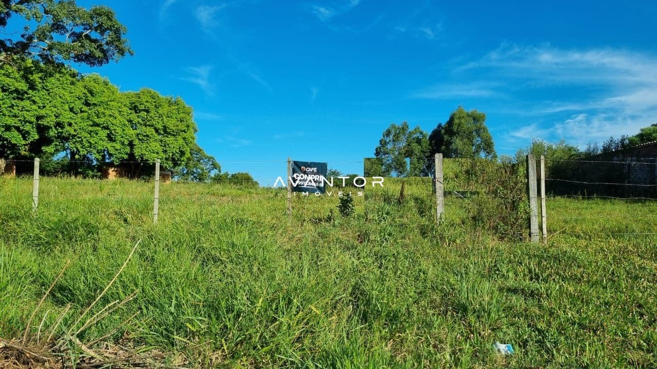 Terreno com cerca de madeira e vegetação — Terreno à venda em Boca do Monte, Santa Maria/RS