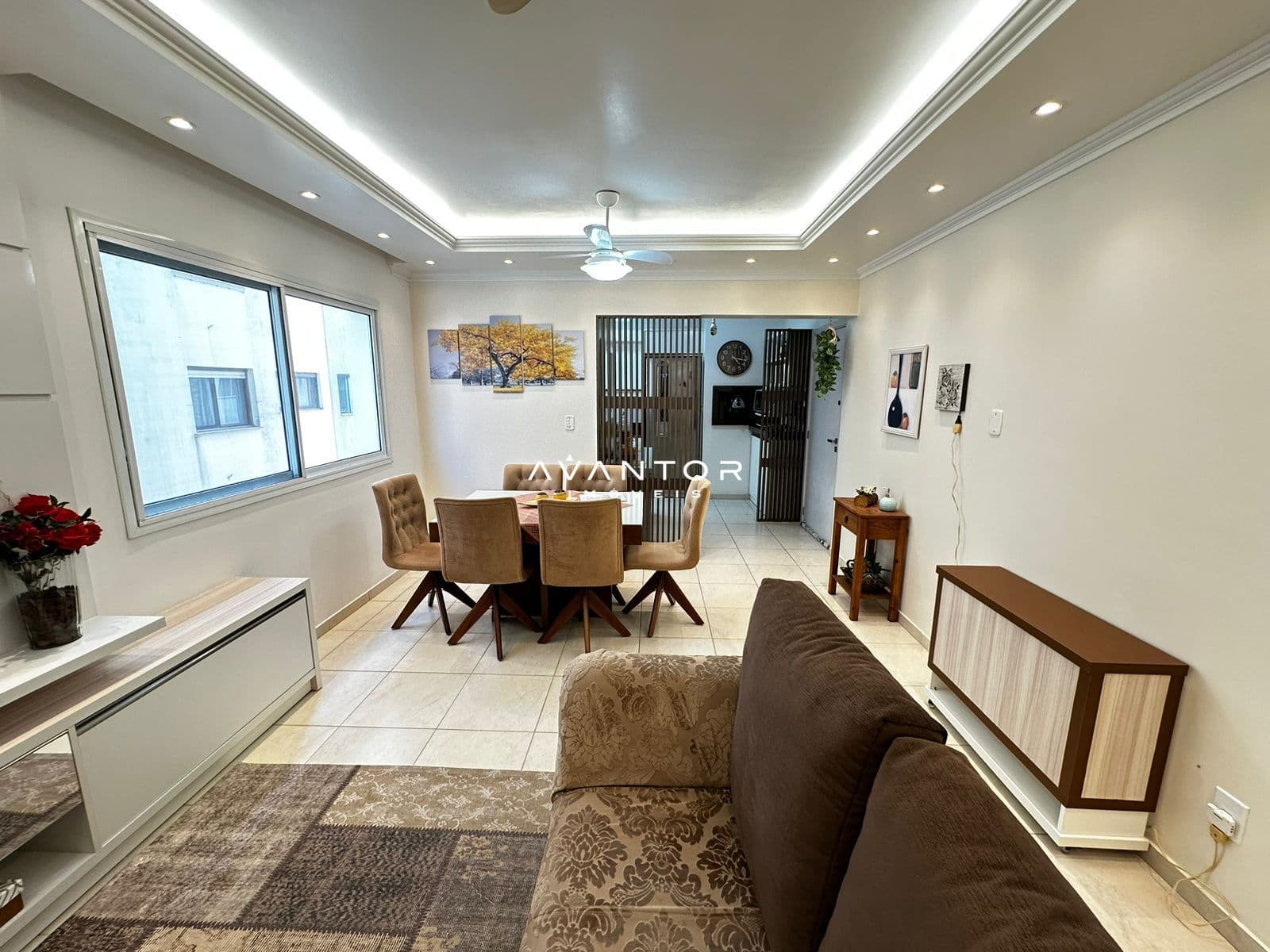 Sala de estar integrada à cozinha — Apartamento com 2 quartos à venda em Praia da Conceição, Capão da Canoa/RS