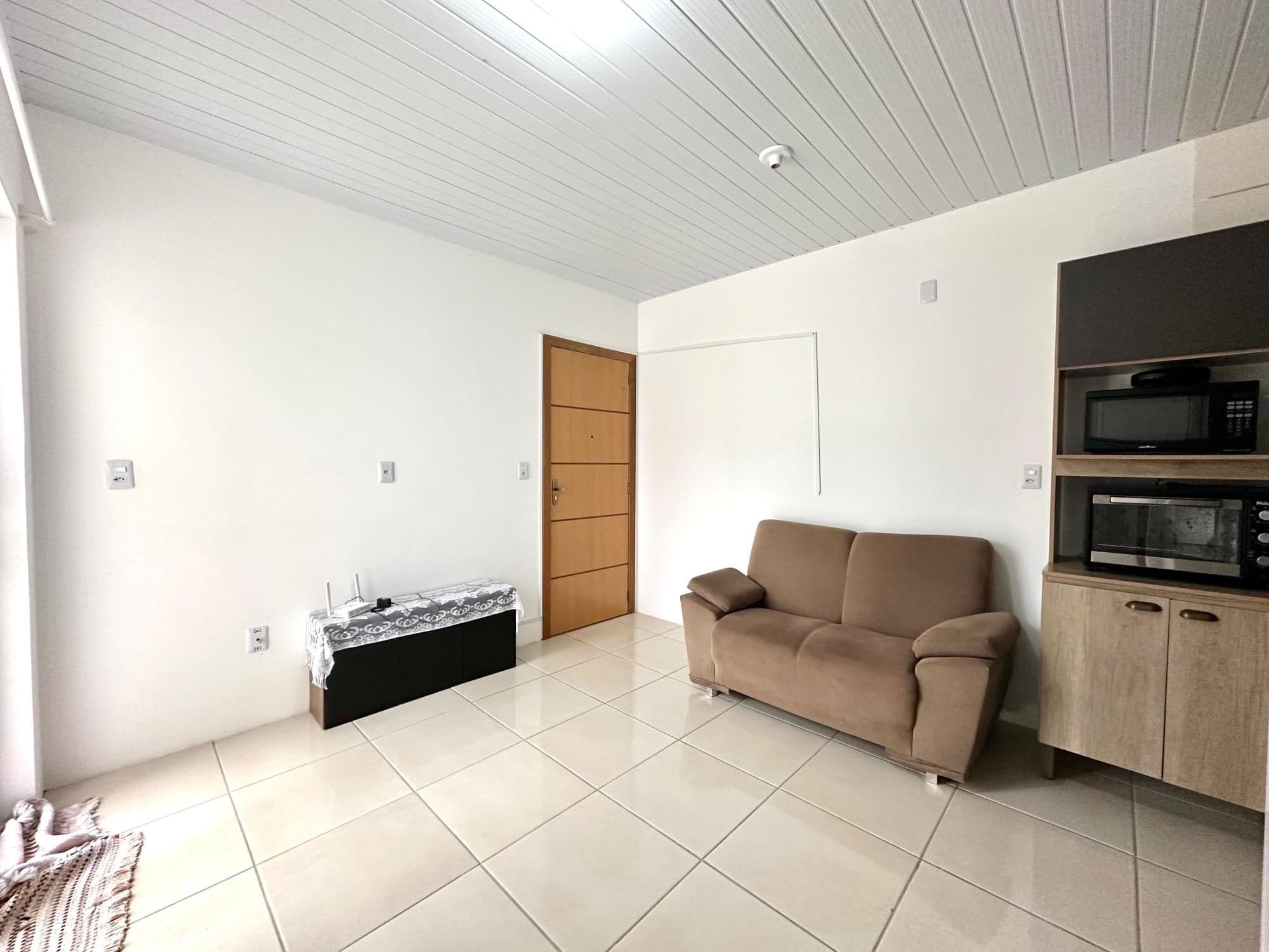 Apartamento mobiliado de 2 dormitórios, sala e cozinha conjugadas, banheiro social, sacada — Apartamento com 2 quartos para alugar em Caturrita, Santa Maria/RS