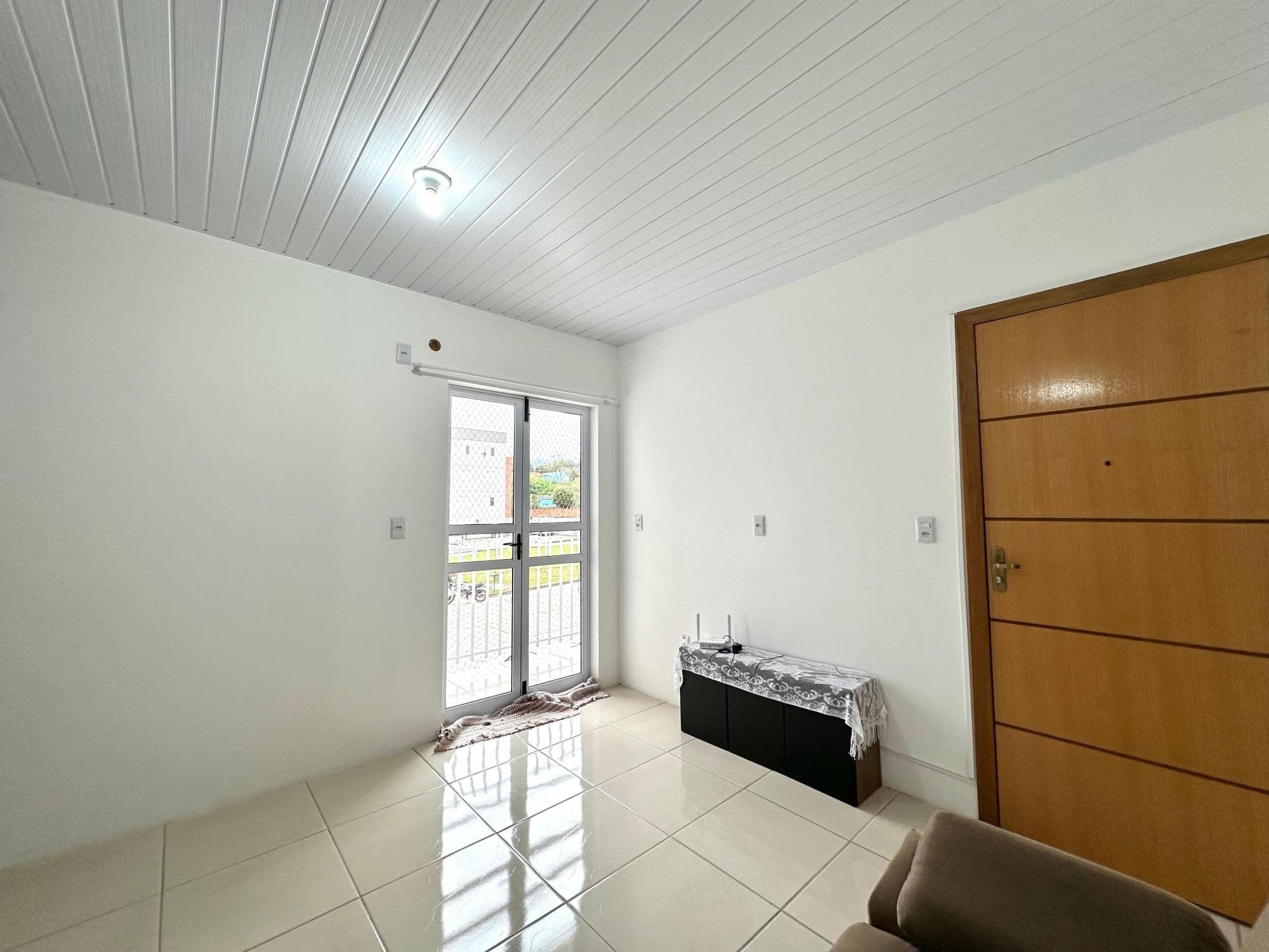 Apartamento mobiliado de 2 dormitórios, sala e cozinha conjugadas, banheiro social, sacada — Apartamento com 2 quartos para alugar em Caturrita, Santa Maria/RS