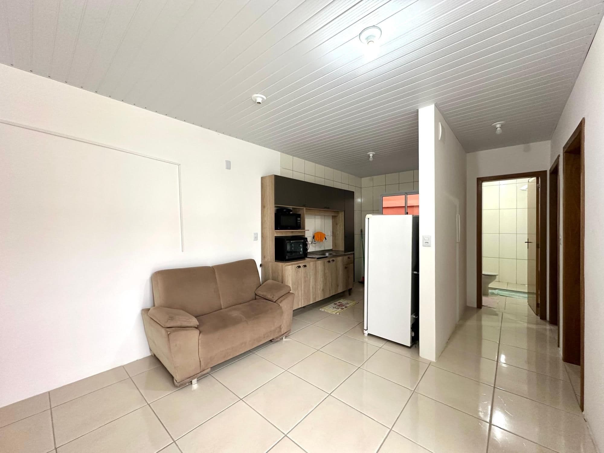 Apartamento mobiliado de 2 dormitórios, sala e cozinha conjugadas, banheiro social, sacada — Apartamento com 2 quartos para alugar em Caturrita, Santa Maria/RS