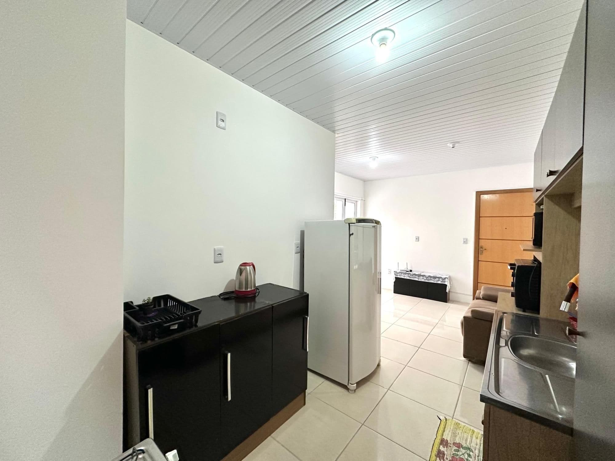 Apartamento mobiliado de 2 dormitórios, sala e cozinha conjugadas, banheiro social, sacada — Apartamento com 2 quartos para alugar em Caturrita, Santa Maria/RS