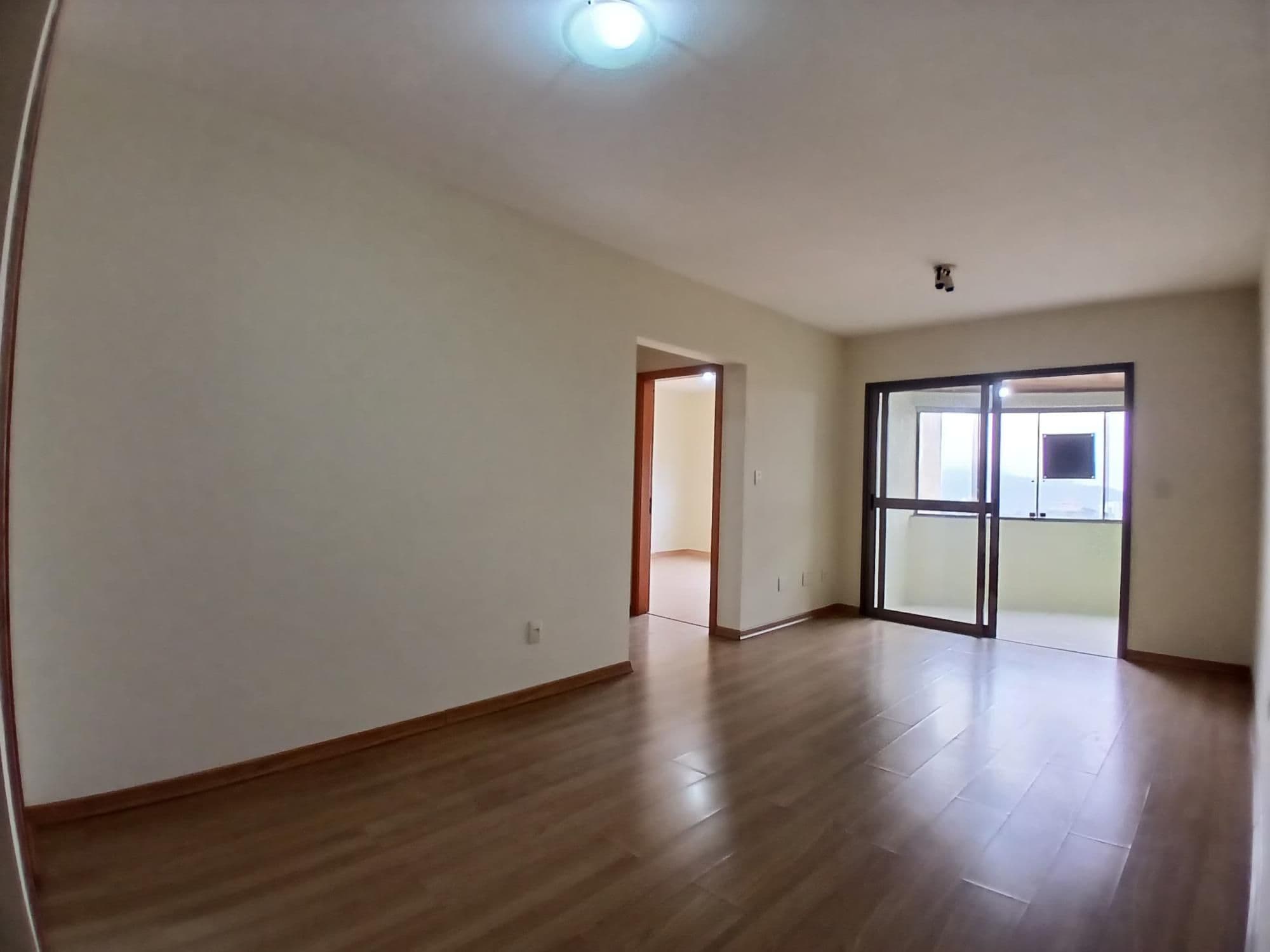 Apartamento De 2 Dormitórios Para Locação No Residencial Royal Plaza — Apartamento com 2 quartos para alugar em Nossa Senhora das Dores, Santa Maria/RS