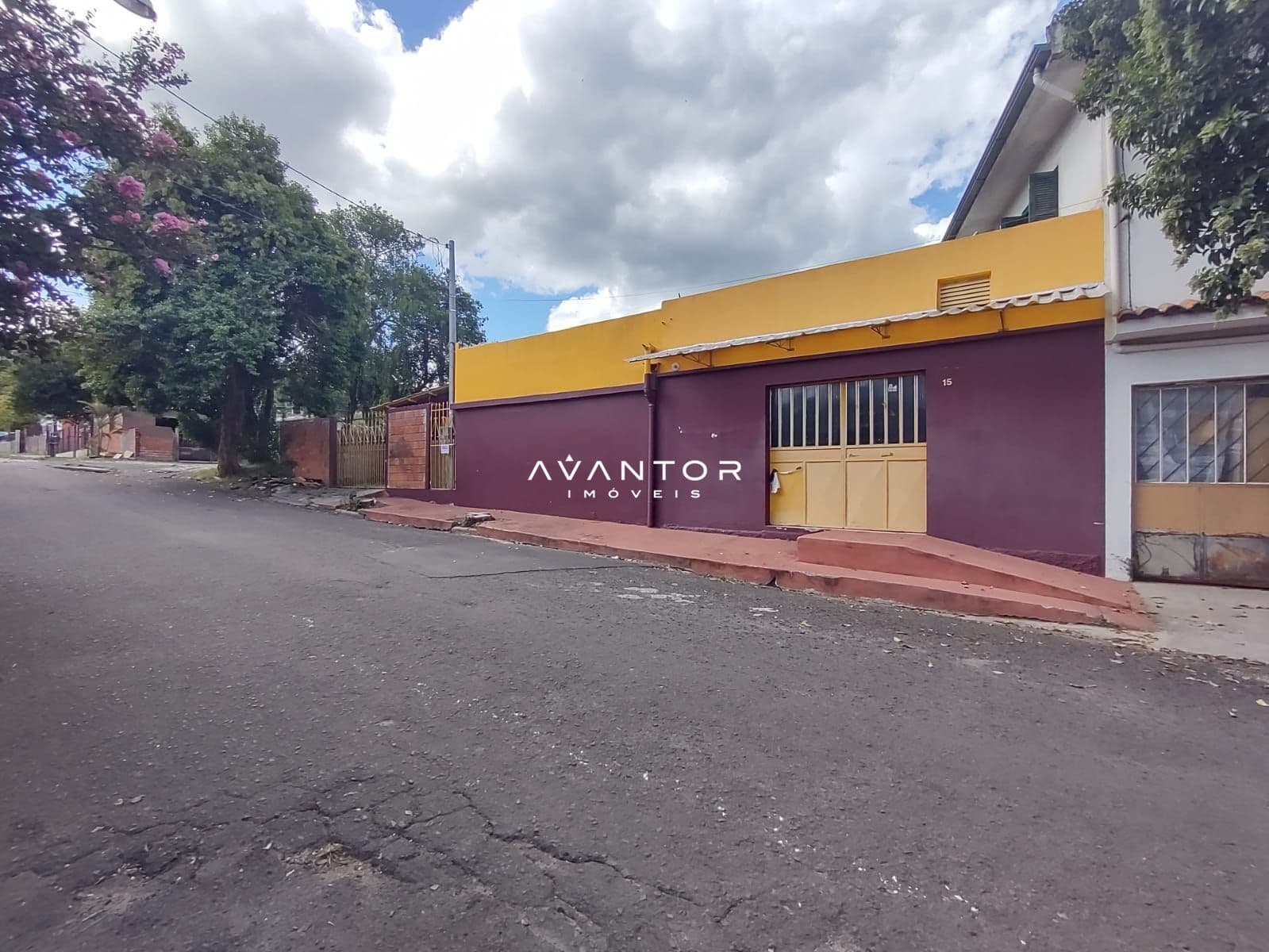 Casa Comercial com 3 salas à venda em Salgado Filho, Santa Maria/RS