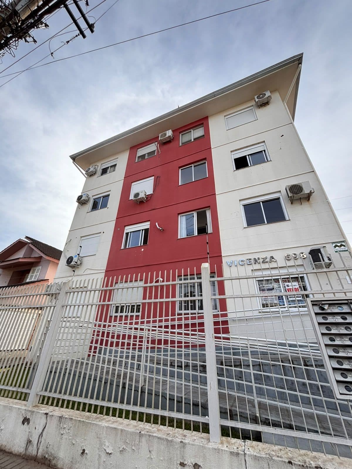 Apartamento de 1 dormitório, churrasqueira e garagem no bairro Camobi em Santa Maria — Apartamento com 1 quarto para alugar em Camobi, Santa Maria/RS