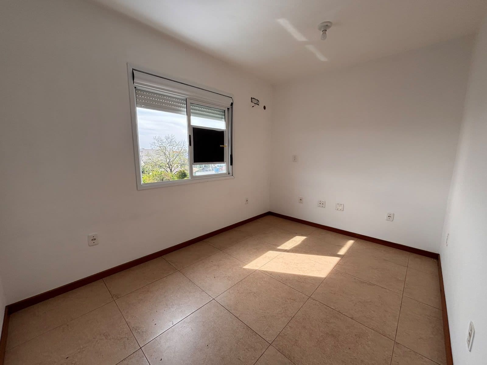 Apartamento de 1 dormitório, churrasqueira e garagem no bairro Camobi em Santa Maria — Apartamento com 1 quarto para alugar em Camobi, Santa Maria/RS