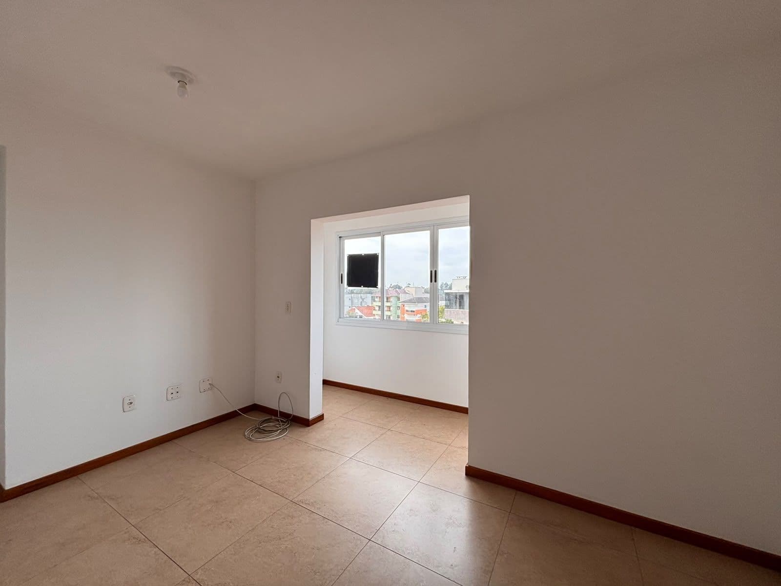 Apartamento de 1 dormitório, churrasqueira e garagem no bairro Camobi em Santa Maria — Apartamento com 1 quarto para alugar em Camobi, Santa Maria/RS