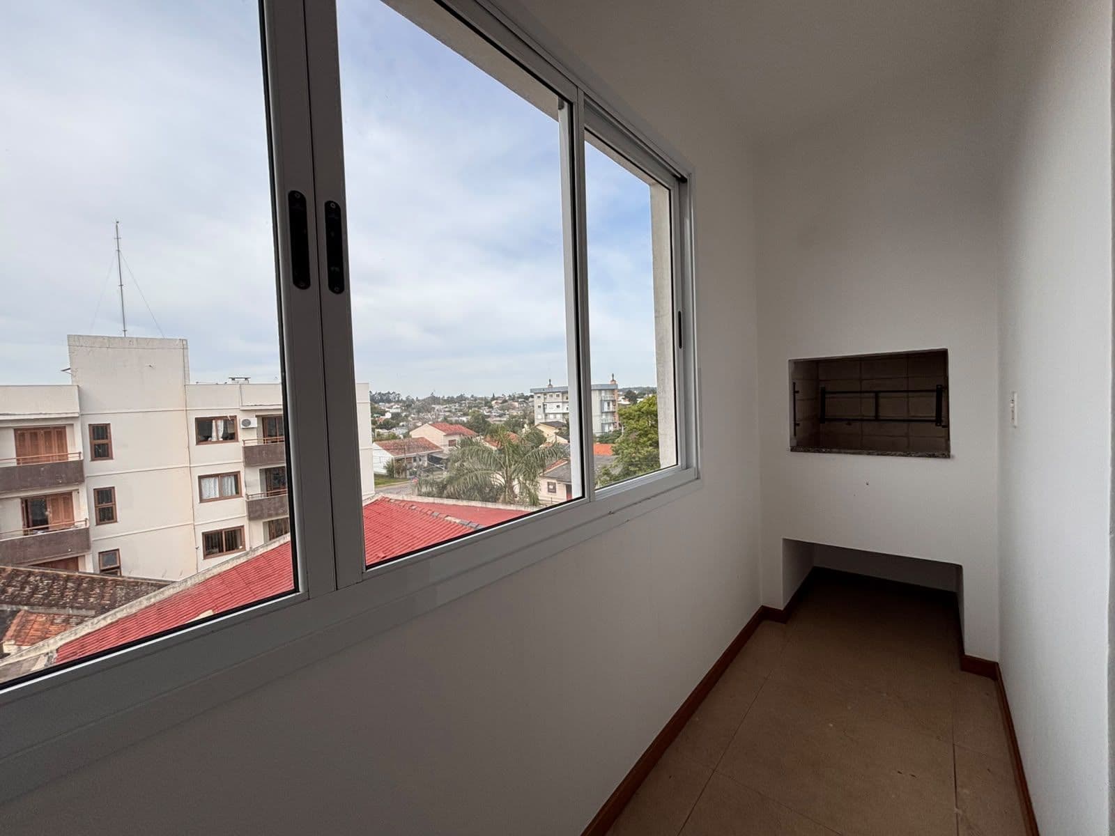 Apartamento de 1 dormitório, churrasqueira e garagem no bairro Camobi em Santa Maria — Apartamento com 1 quarto para alugar em Camobi, Santa Maria/RS
