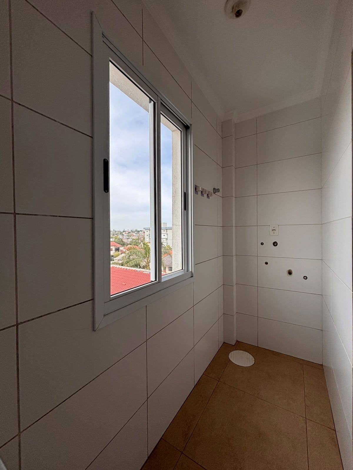 Apartamento de 1 dormitório, churrasqueira e garagem no bairro Camobi em Santa Maria — Apartamento com 1 quarto para alugar em Camobi, Santa Maria/RS