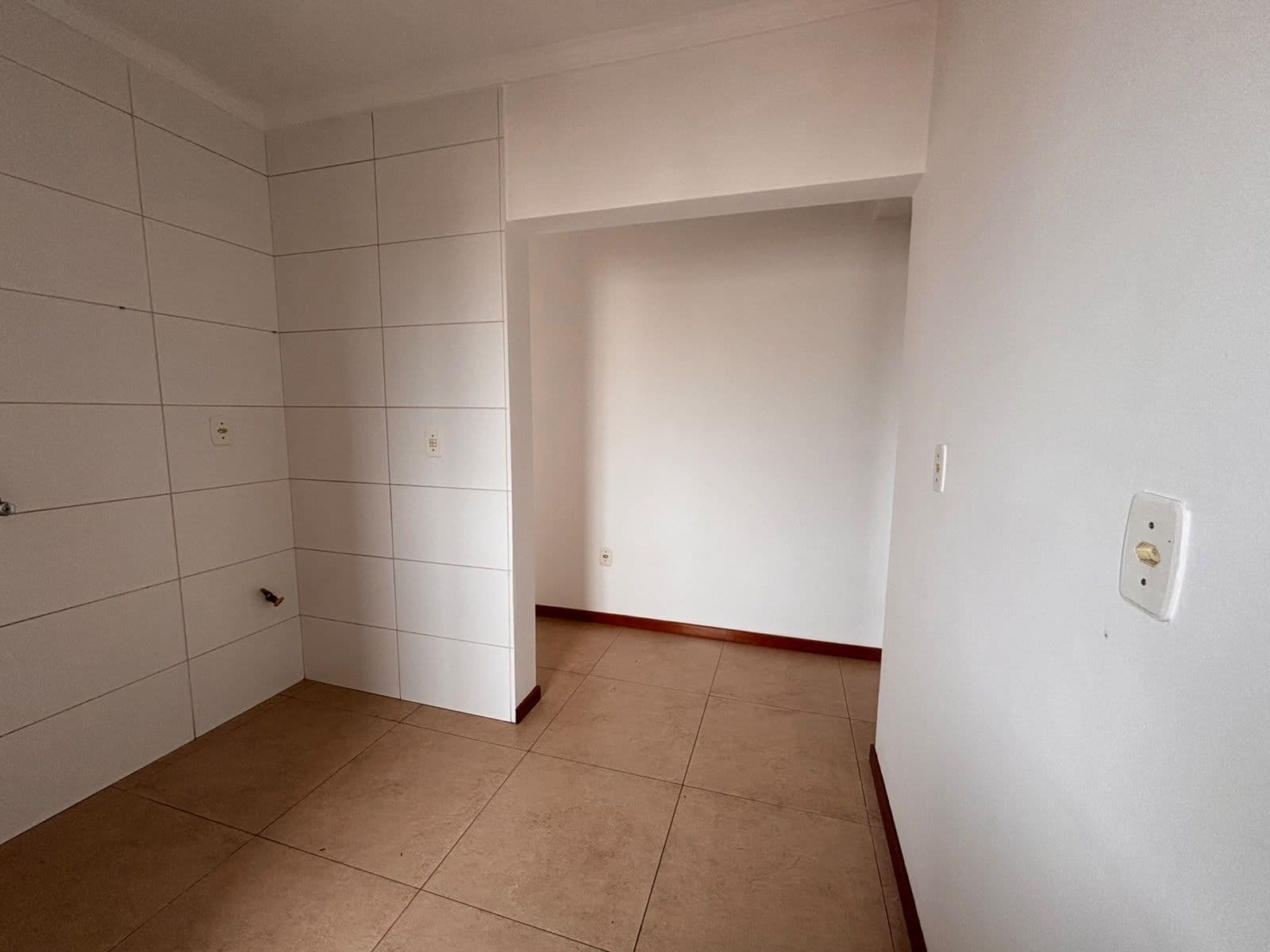 Apartamento de 1 dormitório, churrasqueira e garagem no bairro Camobi em Santa Maria — Apartamento com 1 quarto para alugar em Camobi, Santa Maria/RS