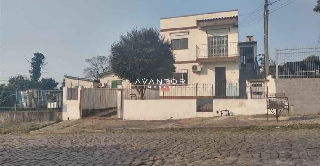 Fachada da casa com garagem — Casa com 3 quartos à venda em Urlândia, Santa Maria/RS