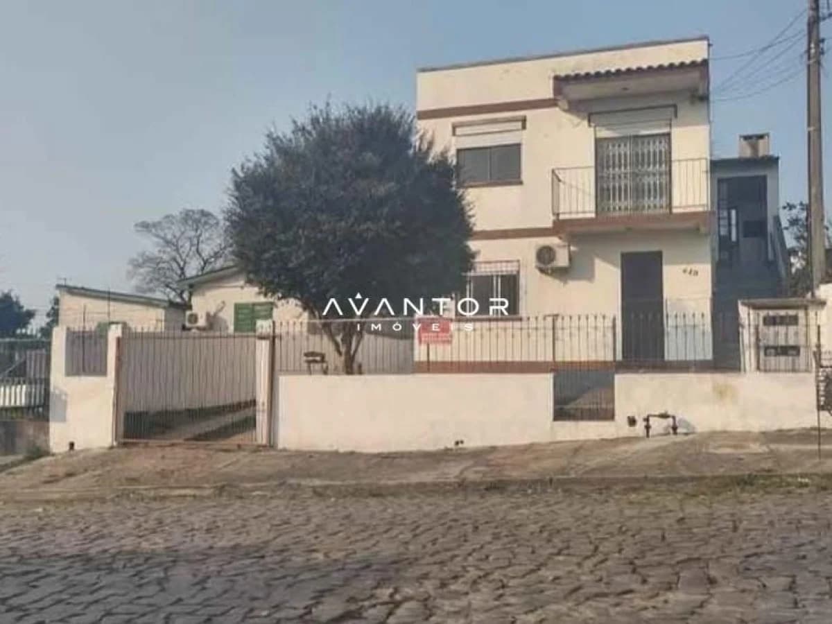 Fachada da casa com garagem — Casa com 3 quartos à venda em Urlândia, Santa Maria/RS