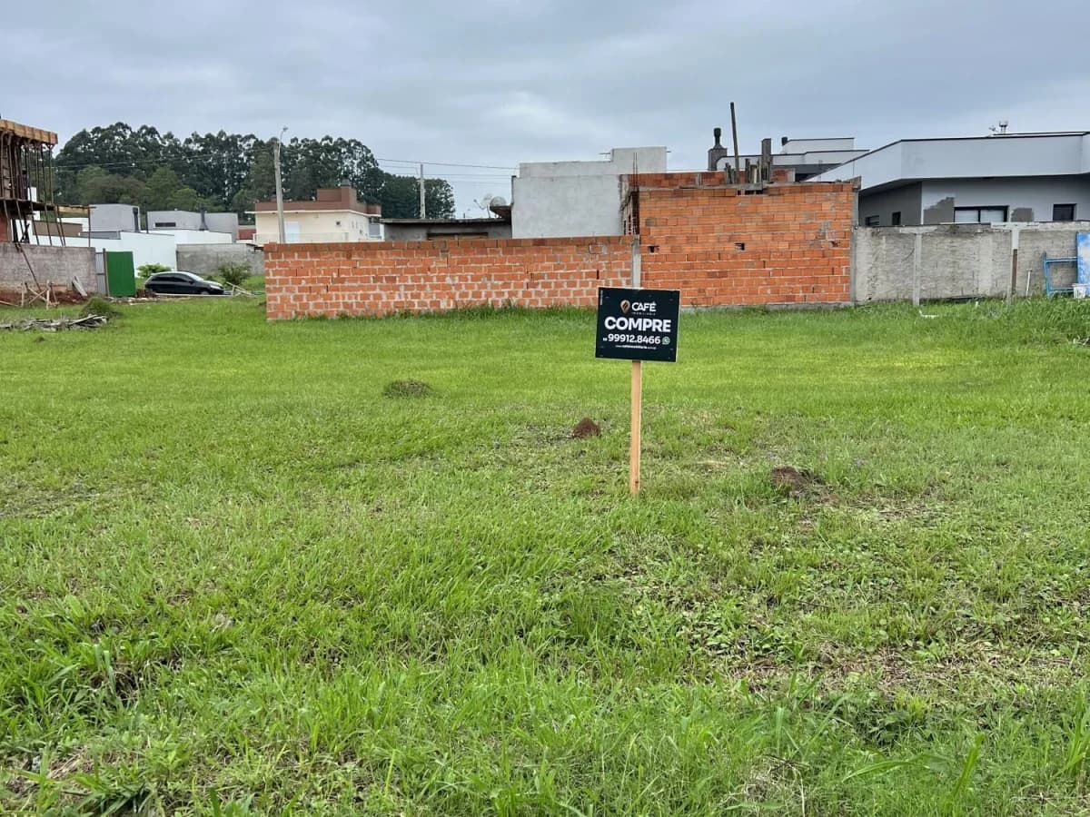 Terreno com placa de venda — Terreno à venda no Cidade Universitária, em Camobi, Santa Maria/RS