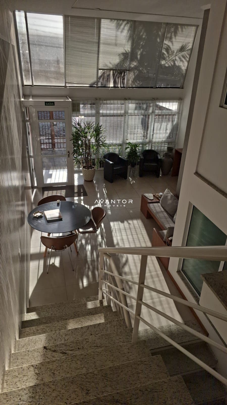 Sala integrada com sacada e vista para cidade — Sala Comercial com 1 sala para alugar em Menino Jesus, Santa Maria/RS