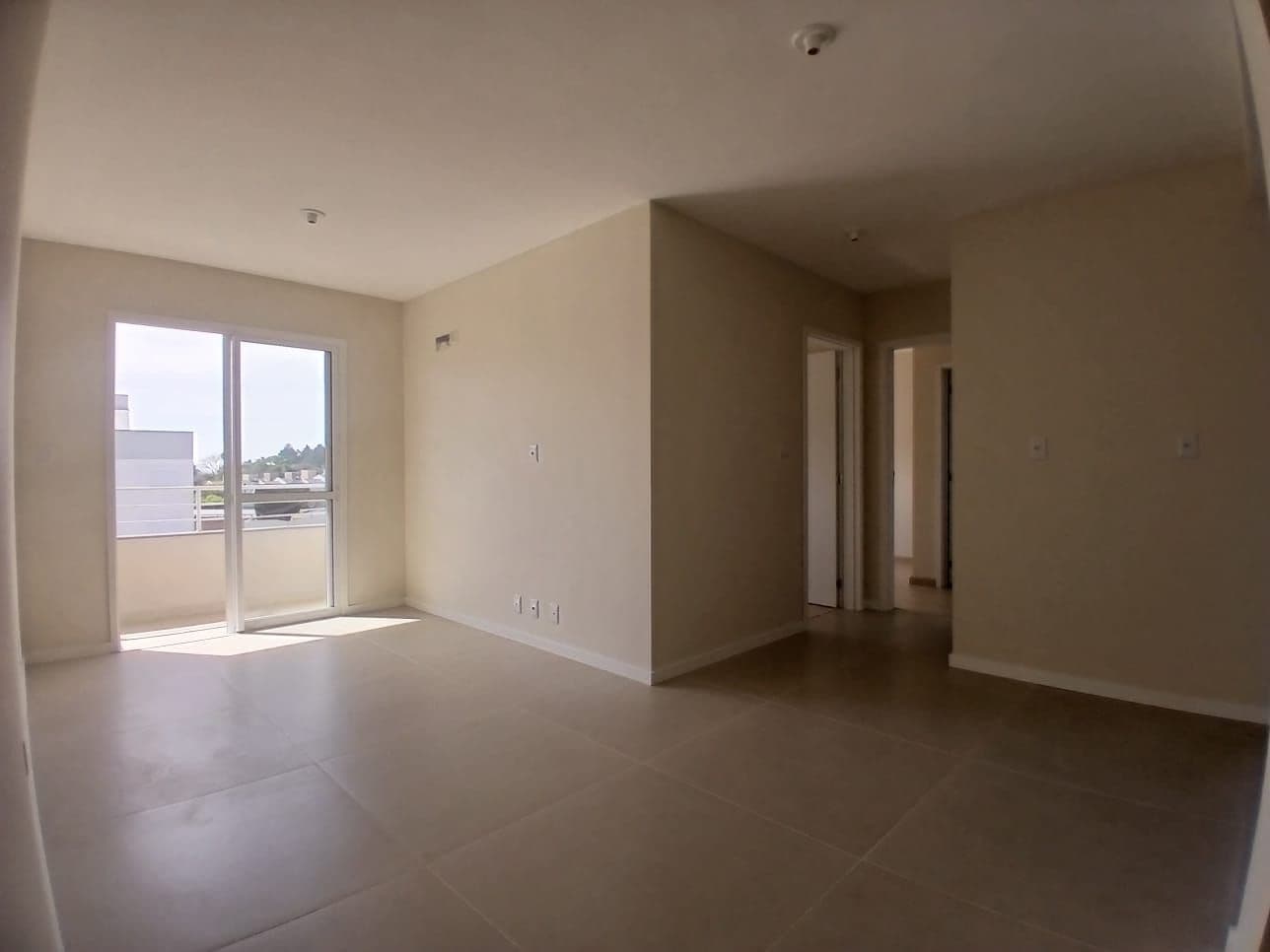 Apartamento em Camobi de 2 dormitórios, suíte, sala de estar, banheiro social, cozinha, ár — Apartamento com 2 quartos para alugar em São José, Santa Maria/RS