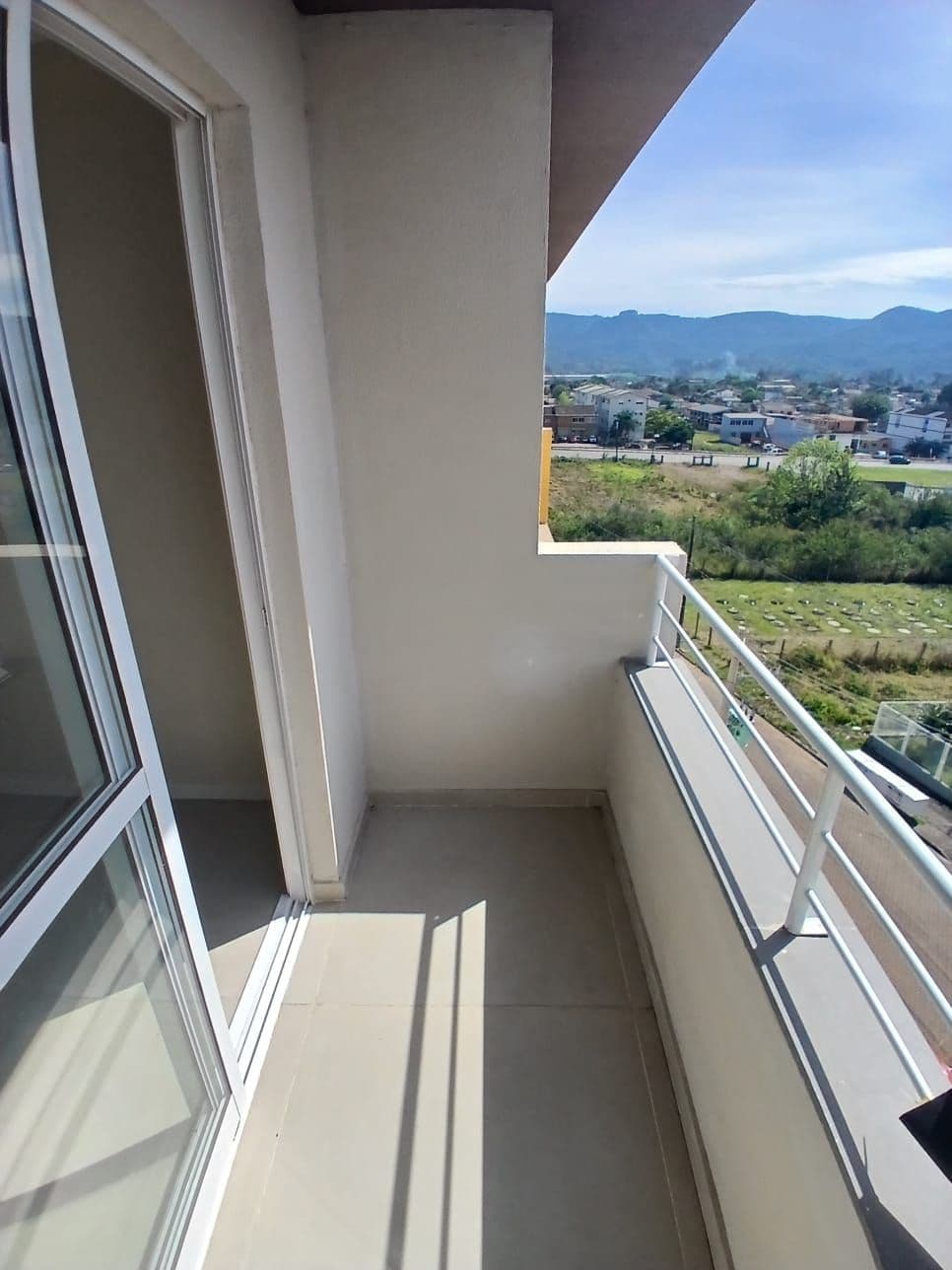 Apartamento em Camobi de 2 dormitórios, suíte, sala de estar, banheiro social, cozinha, ár — Apartamento com 2 quartos para alugar em São José, Santa Maria/RS
