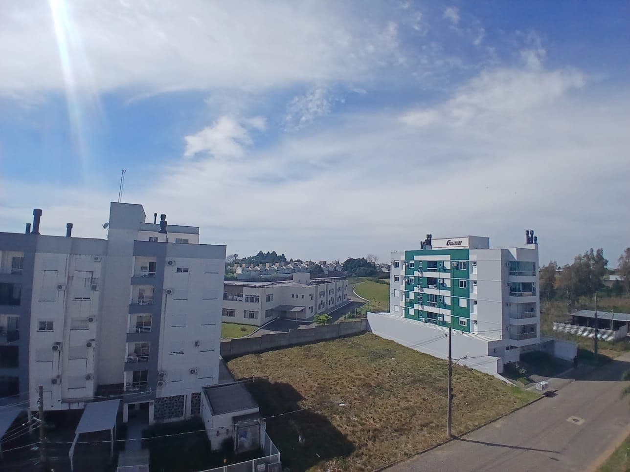 Apartamento em Camobi de 2 dormitórios, suíte, sala de estar, banheiro social, cozinha, ár — Apartamento com 2 quartos para alugar em São José, Santa Maria/RS