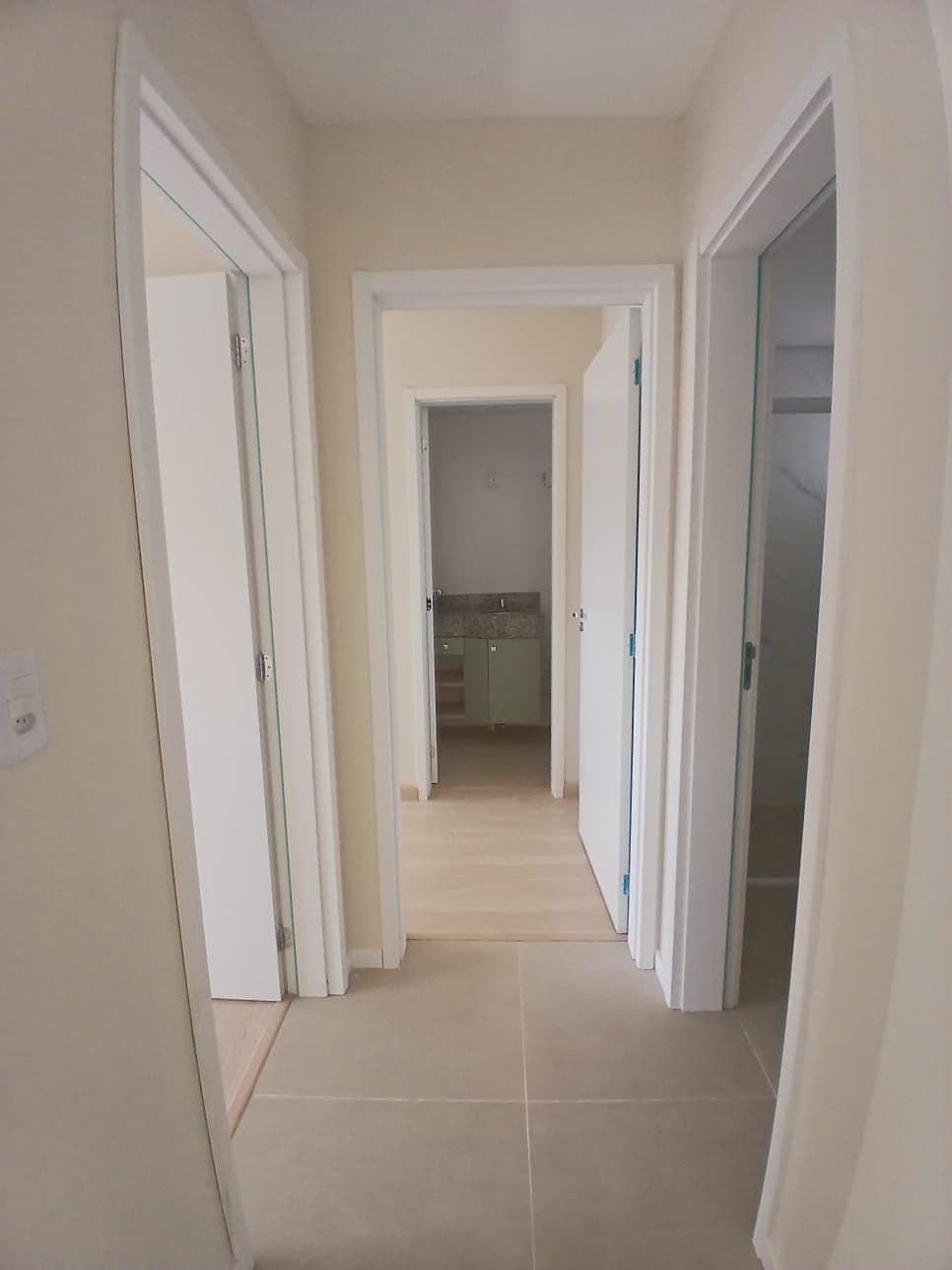 Apartamento em Camobi de 2 dormitórios, suíte, sala de estar, banheiro social, cozinha, ár — Apartamento com 2 quartos para alugar em São José, Santa Maria/RS