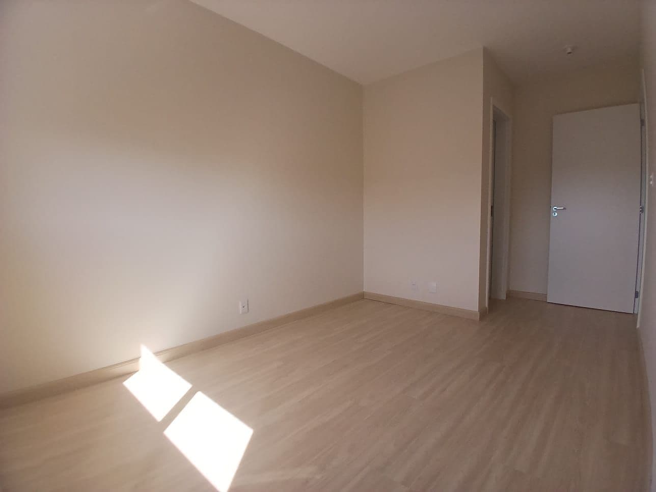 Apartamento em Camobi de 2 dormitórios, suíte, sala de estar, banheiro social, cozinha, ár — Apartamento com 2 quartos para alugar em São José, Santa Maria/RS