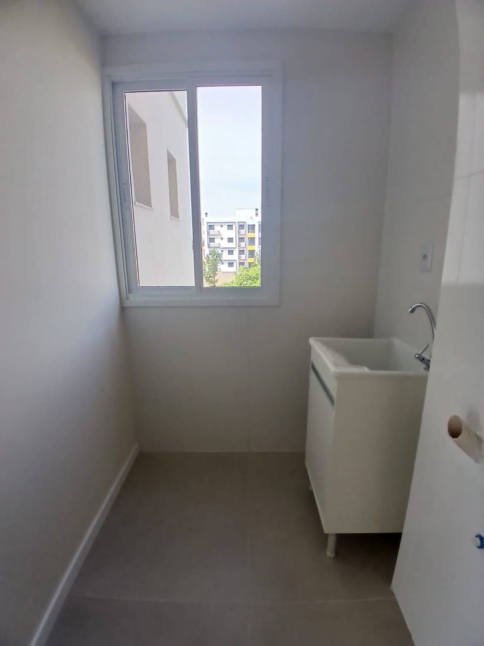 Apartamento em Camobi de 2 dormitórios, suíte, sala de estar, banheiro social, cozinha, ár — Apartamento com 2 quartos para alugar em São José, Santa Maria/RS