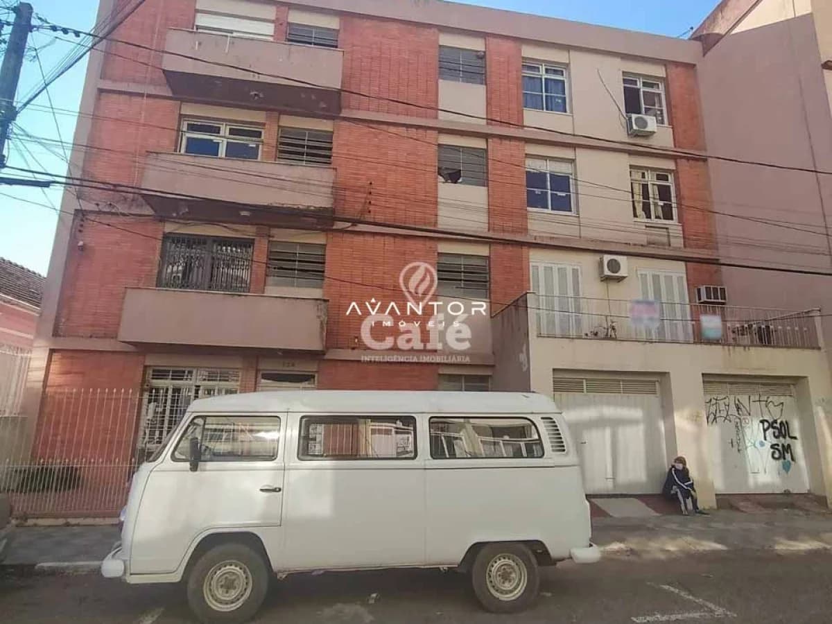 Amplo apartamento de 3 dormitórios com vaga de garagem e sacada — Apartamento com 3 quartos à venda em Centro, Santa Maria/RS