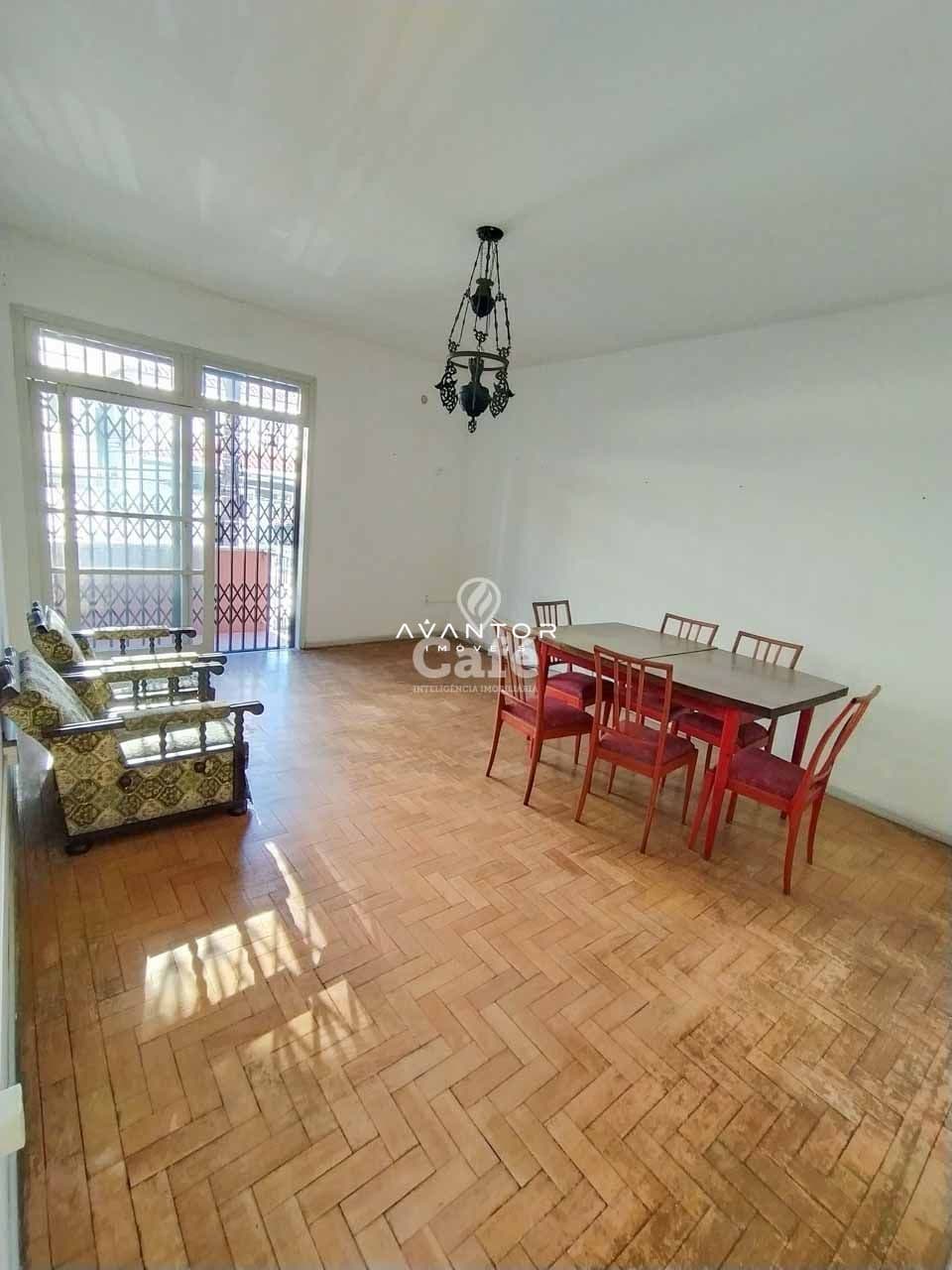 Amplo apartamento de 3 dormitórios com vaga de garagem e sacada — Apartamento com 3 quartos à venda em Centro, Santa Maria/RS