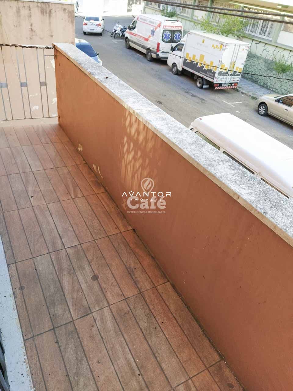 Amplo apartamento de 3 dormitórios com vaga de garagem e sacada — Apartamento com 3 quartos à venda em Centro, Santa Maria/RS
