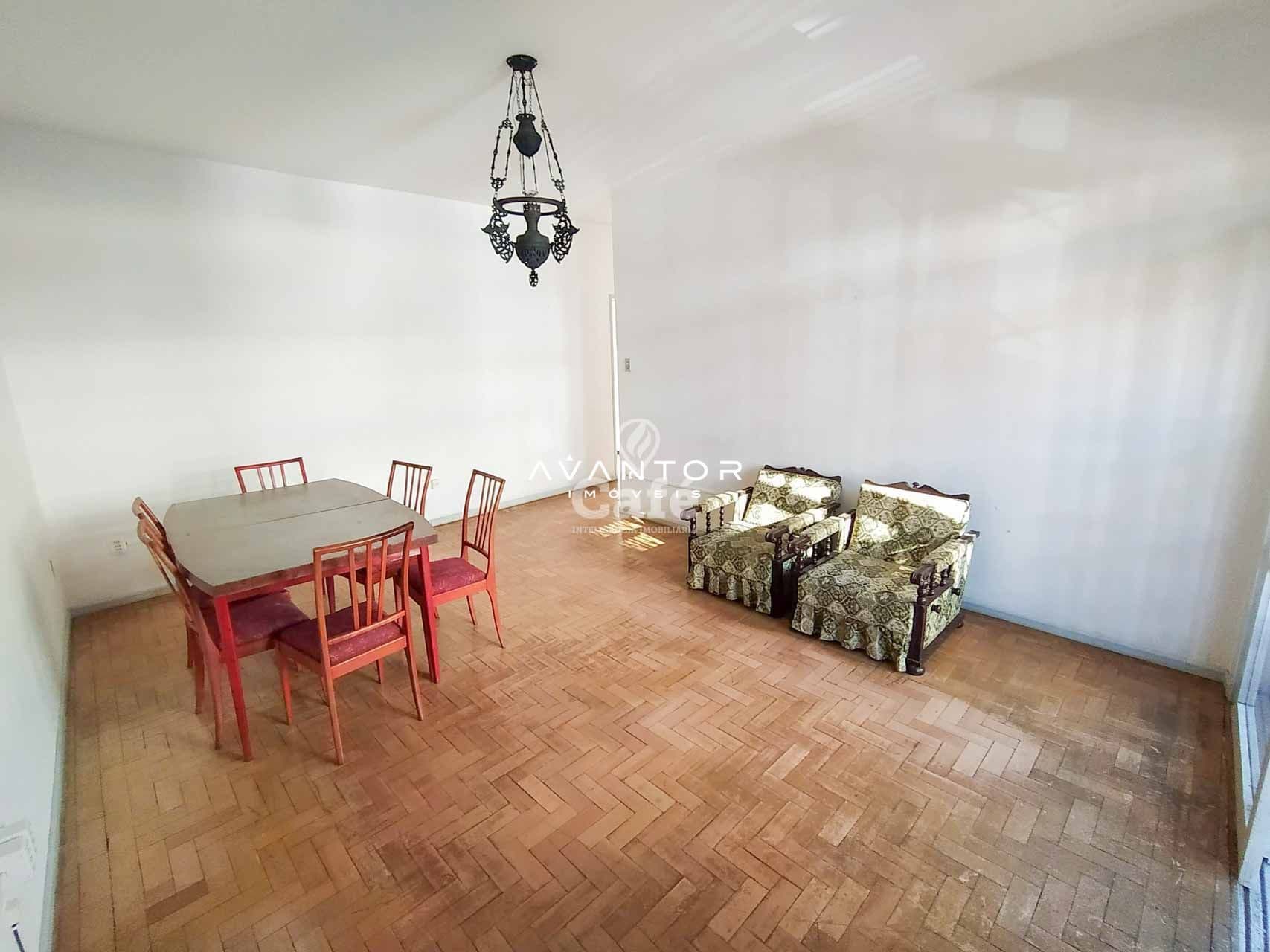 Amplo apartamento de 3 dormitórios com vaga de garagem e sacada — Apartamento com 3 quartos à venda em Centro, Santa Maria/RS